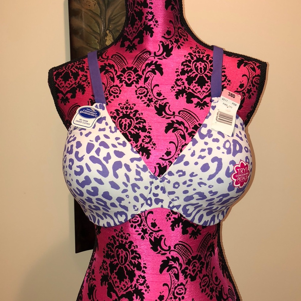 Hanes Concealing Petals Underwire Bra